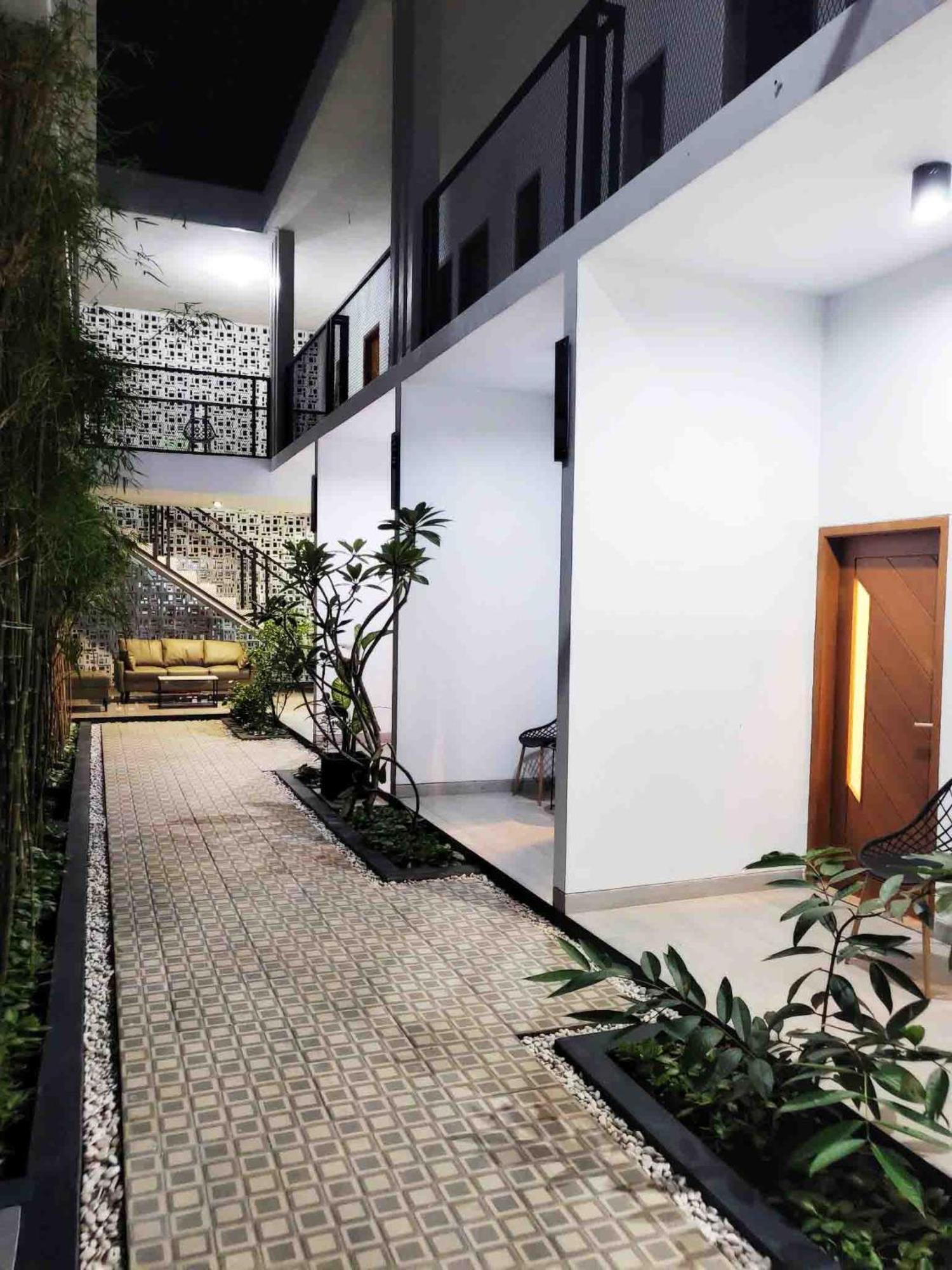Cabin15 - Syariah Blitar ภายนอก รูปภาพ